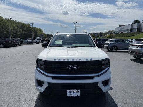 New 2027 Ford Expedition Platinum w/ Platinum Ultimate Package AWD/4WD image 2