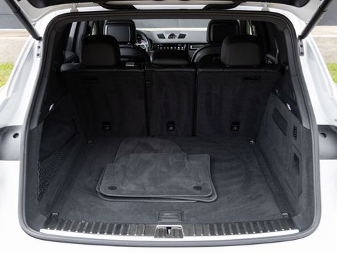 Certified 2023 Porsche Cayenne S Platinum AWD/4WD image 30