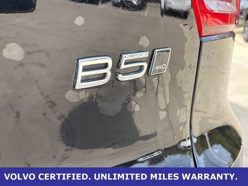 Certified 2025 Volvo XC40 B5 Core image 9