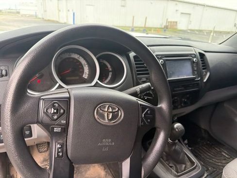 Used 2015 Toyota Tacoma 4x4 Access Cab image 12