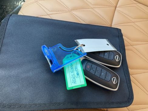 Used 2025 Nissan Sentra SV w/ SV Premium Package image 5