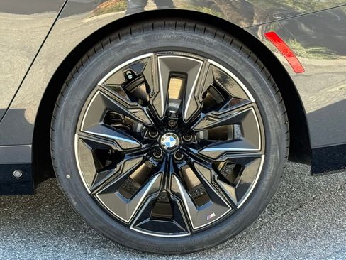 New 2026 BMW 740i w/ Executive Package image 17
