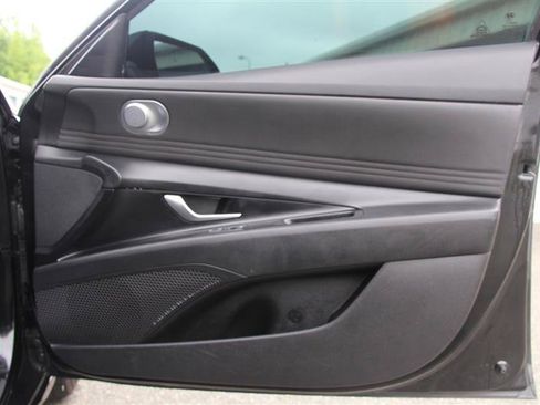 Used 2021 Hyundai Elantra SEL w/ Convenience Package FWD image 17