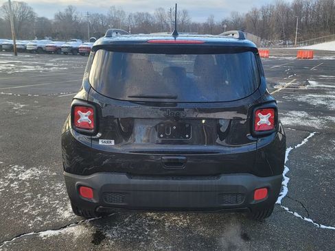 Used 2018 Jeep Renegade Altitude w/ UConnect 8.4 Nav Group image 10