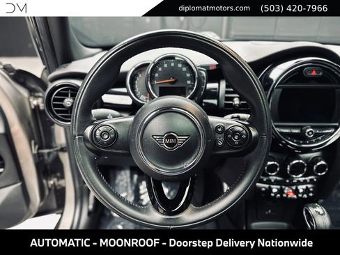 Used 2019 MINI Cooper 4-Door Hardtop w/ Signature Upholstery Package FWD image 29