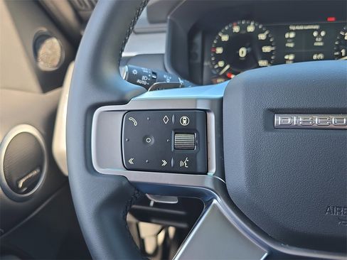 Used 2025 Land Rover Discovery Dynamic SE image 19