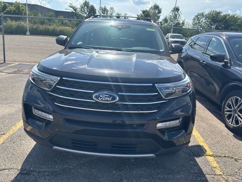 Used 2024 Ford Explorer XLT w/ Equipment Group 202A AWD/4WD image 25