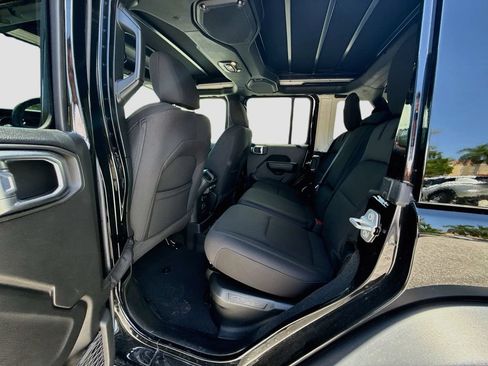 Used 2023 Jeep Wrangler Unlimited w/ Sun & Screen Package AWD/4WD image 27