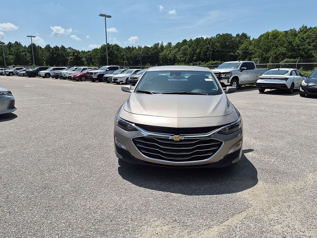 Used 2025 Chevrolet Malibu LT FWD image 8