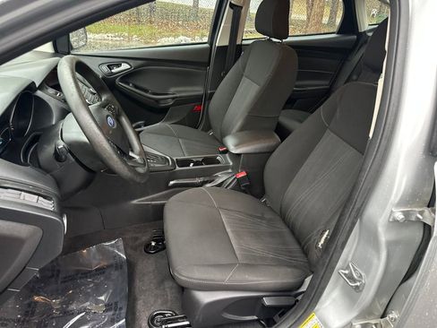 Used 2018 Ford Focus SE image 18