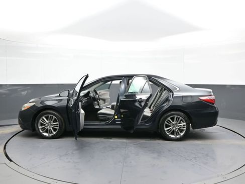 Used 2016 Toyota Camry SE image 41