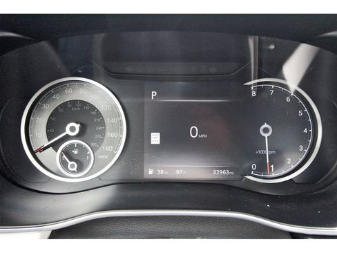 Used 2025 Genesis G70 2.5T RWD image 13