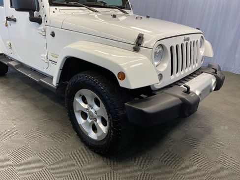 Certified 2015 Jeep Wrangler Unlimited Sahara w/ Dual Top Group image 38