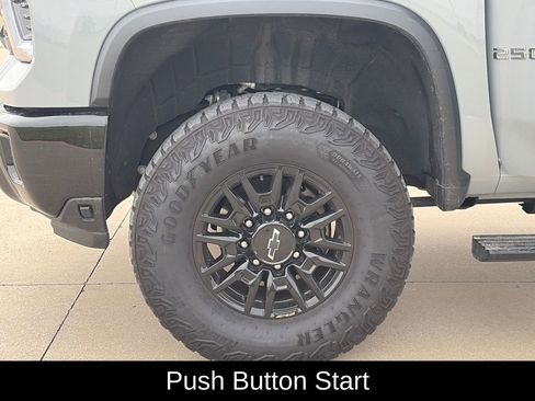 Used 2024 Chevrolet Silverado 2500 ZR2 w/ Technology Package AWD/4WD image 14