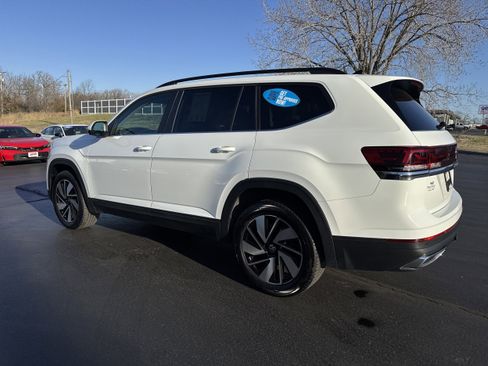 Used 2025 Volkswagen Atlas SE image 3