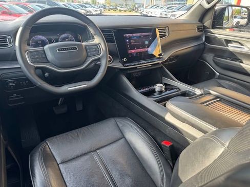 Used 2024 Jeep Wagoneer Series II w/ Flexible Seating Group image 17