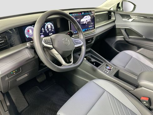 New 2026 Volkswagen Tiguan SE image 9