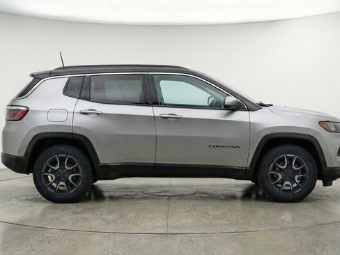 Used 2025 Jeep Compass Trailhawk AWD/4WD image 11
