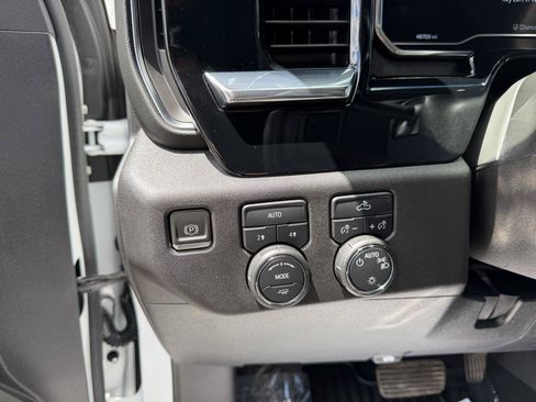 Used 2024 Chevrolet Silverado 1500 LT AWD/4WD image 12
