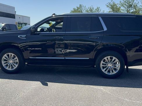 Used 2024 GMC Yukon SLT w/ SLT Luxury Package AWD/4WD image 4