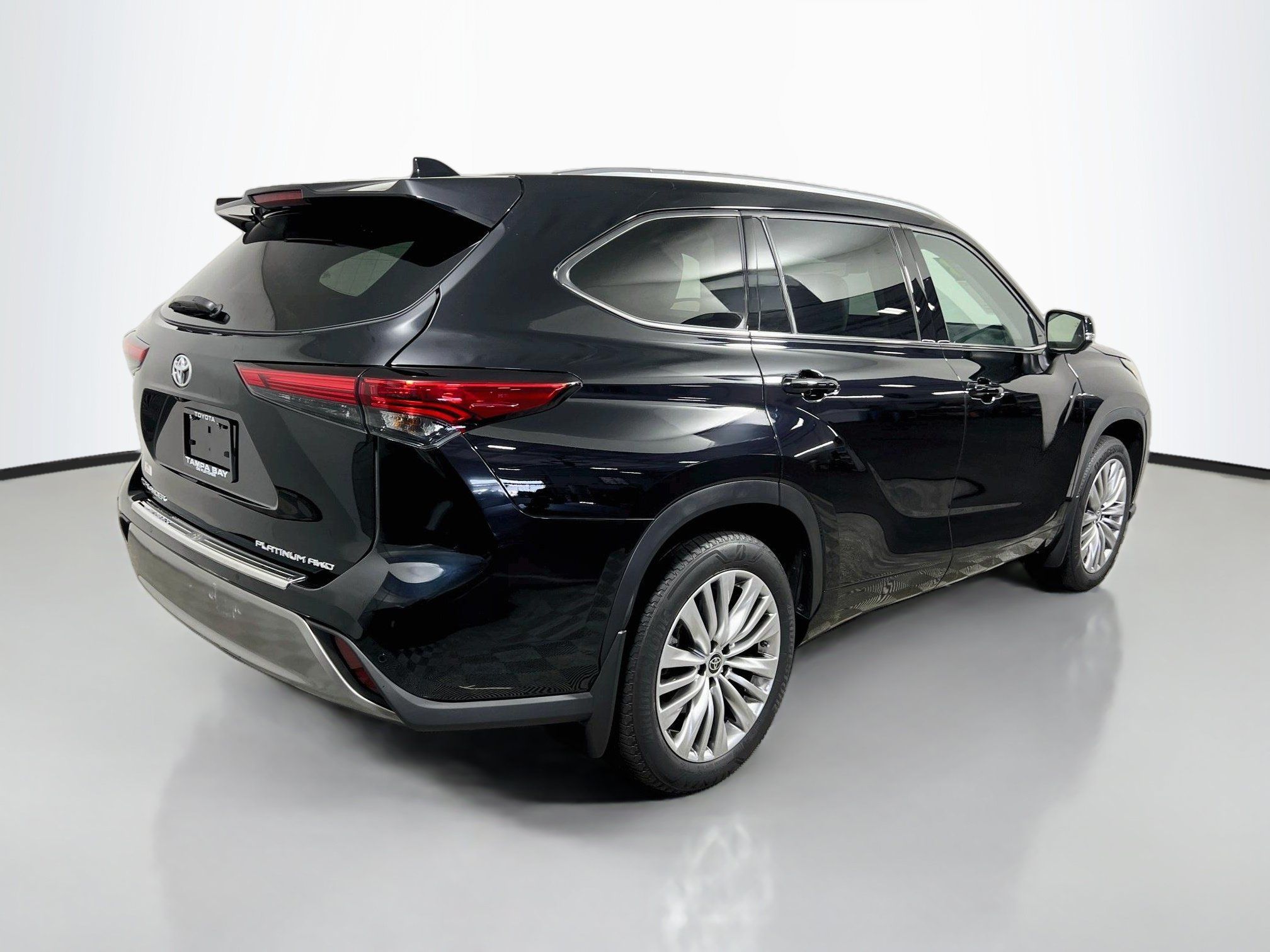 Used 2023 Toyota Highlander Platinum AWD/4WD image 4