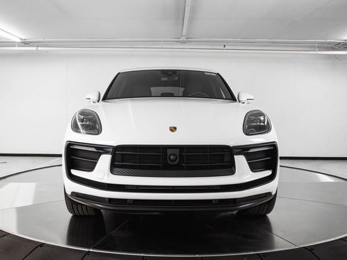 Certified 2026 Porsche Macan AWD/4WD image 10