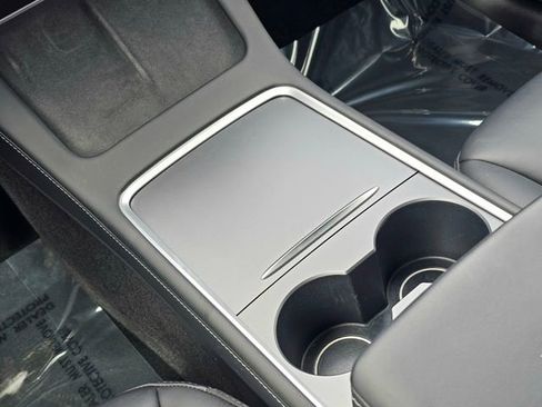 Used 2023 Tesla Model Y Long Range image 32