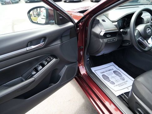 Used 2023 Nissan Altima 2.5 SV AWD/4WD image 10