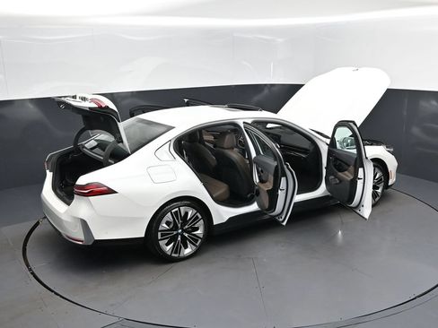 Certified 2026 BMW 530i RWD image 49