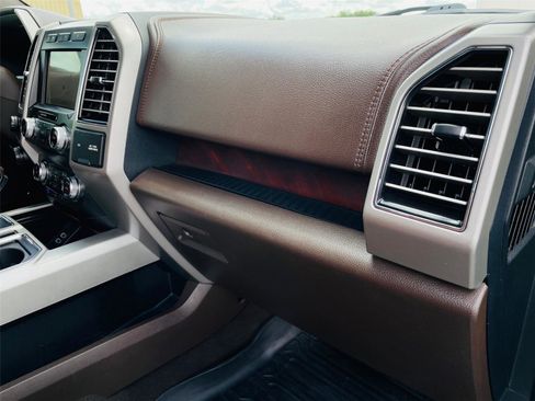 Used 2019 Ford F150 King Ranch w/ Equipment Group 601A Luxury AWD/4WD image 19