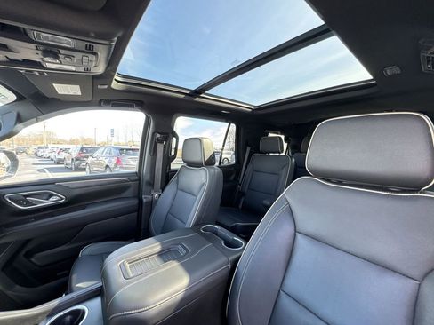 Used 2023 GMC Yukon SLT w/ SLT Premium Package image 22