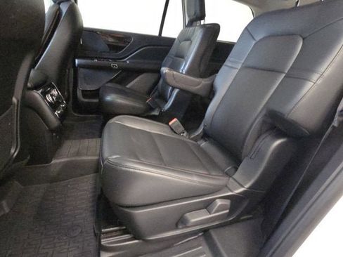 Used 2023 Lincoln Aviator AWD w/ Premium Package image 18