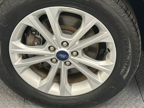 Used 2018 Ford Escape SE w/ SE Sync 3 Package AWD/4WD image 17