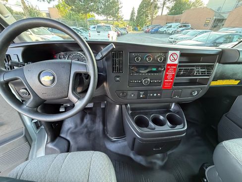 Used 2018 Chevrolet Express 2500 image 24