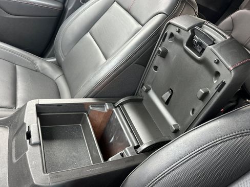 Certified 2023 Chevrolet Traverse RS image 32