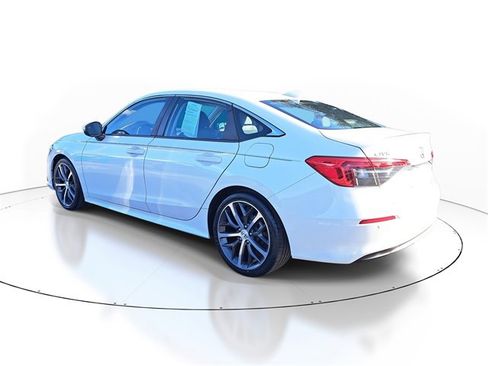 Used 2022 Honda Civic Touring image 2