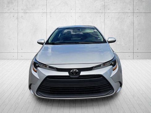 Used 2024 Toyota Corolla LE FWD image 2