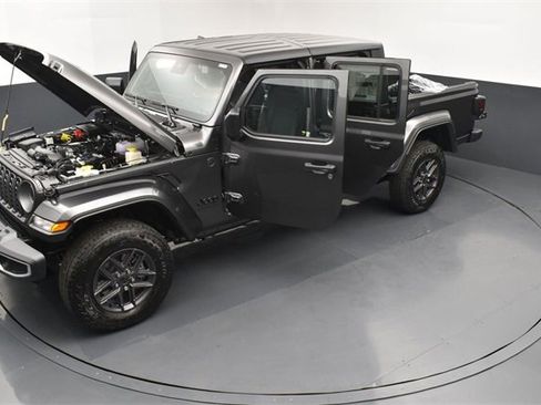 New 2025 Jeep Gladiator Sport image 27