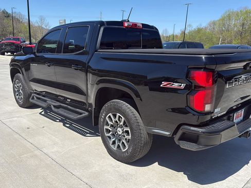Used 2023 Chevrolet Colorado Z71 w/ Z71 Convenience Package 2 AWD/4WD image 9