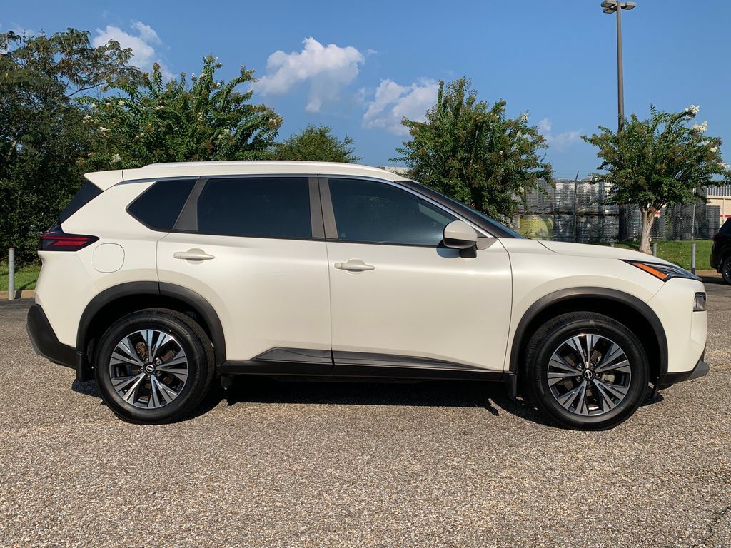 Used 2023 Nissan Rogue SV w/ SV Premium B Package FWD image 2