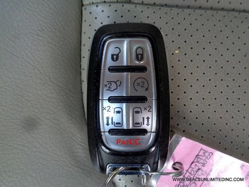 Used 2021 Chrysler Pacifica Touring-L FWD image 30