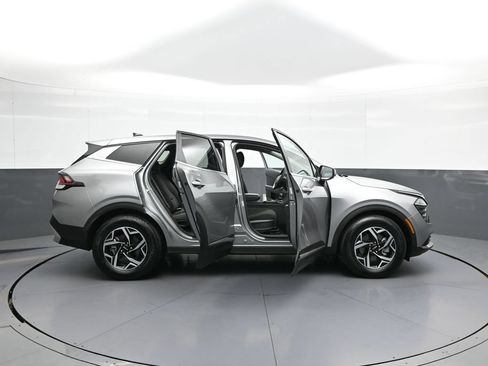 Certified 2025 Kia Sportage LX FWD image 40