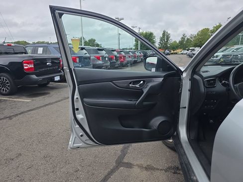 Used 2018 Nissan Rogue SV AWD/4WD image 20