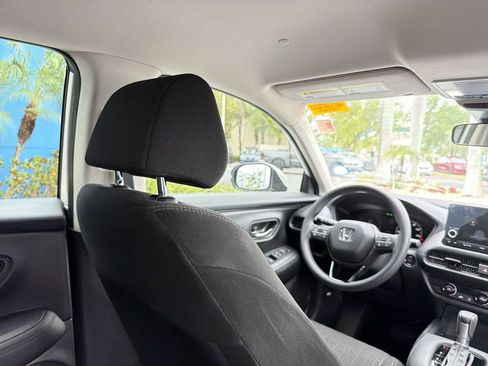 Certified 2025 Honda HR-V LX image 17