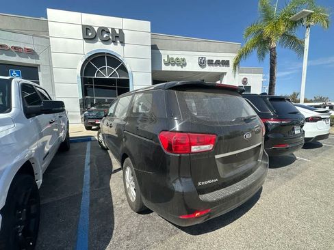 Used 2018 Kia Sedona L FWD image 4