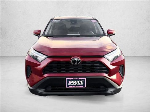 Used 2025 Toyota RAV4 XLE AWD/4WD image 2