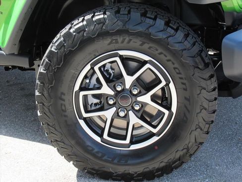 New 2025 Jeep Wrangler Unlimited Rubicon w/ Technology Group image 7