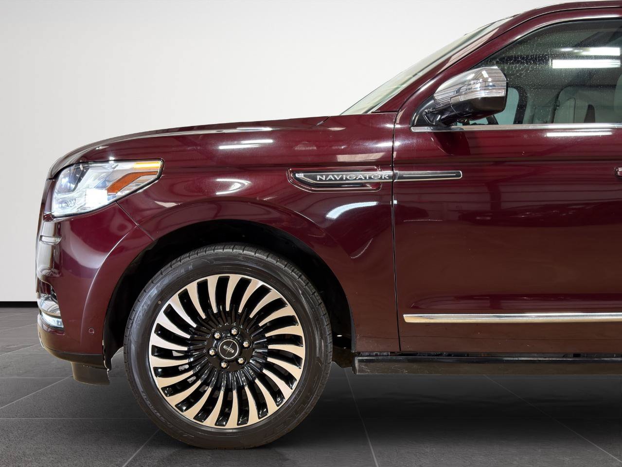 Used 2020 Lincoln Navigator Black Label w/ Cargo Convenience Package AWD/4WD image 3