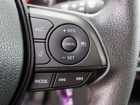 Used 2022 Toyota RAV4 LE w/ Carpet Mat Package (TMS) AWD/4WD image 32