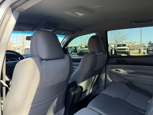 Used 2015 Toyota Tacoma PreRunner image 32